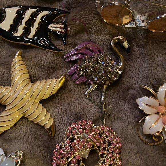 Wonderful lot of designer vintage pins  great assortment of high quality pins - Picture 3 of 8